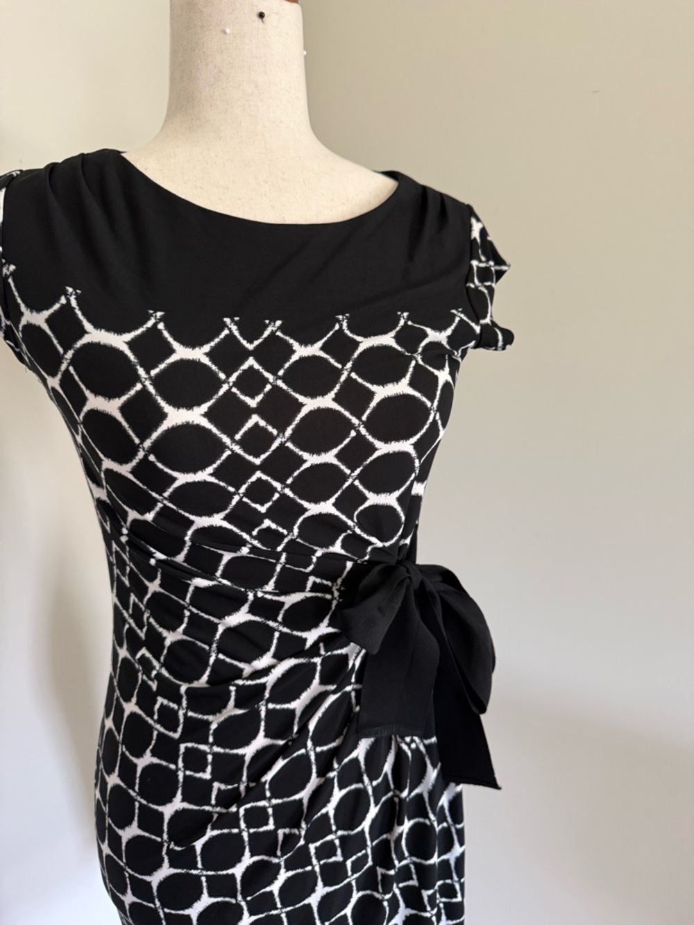 Taylor Black & White Geometric Tie-Waist Midi Dress - Picture 3 of 7